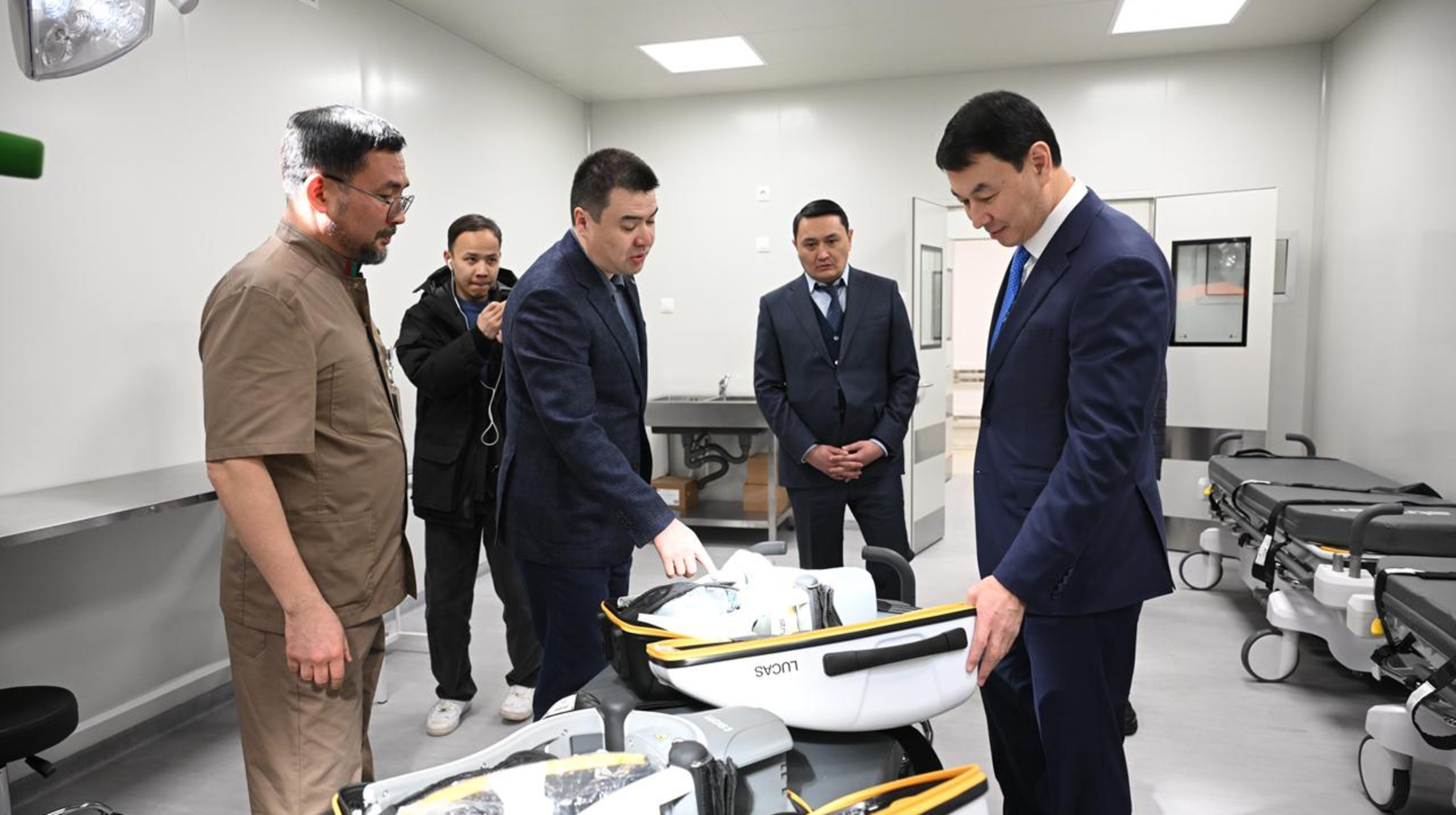 Дархан Сатыбалды Алматыдағы медициналық мекемелерді жаңғырту барысымен танысты