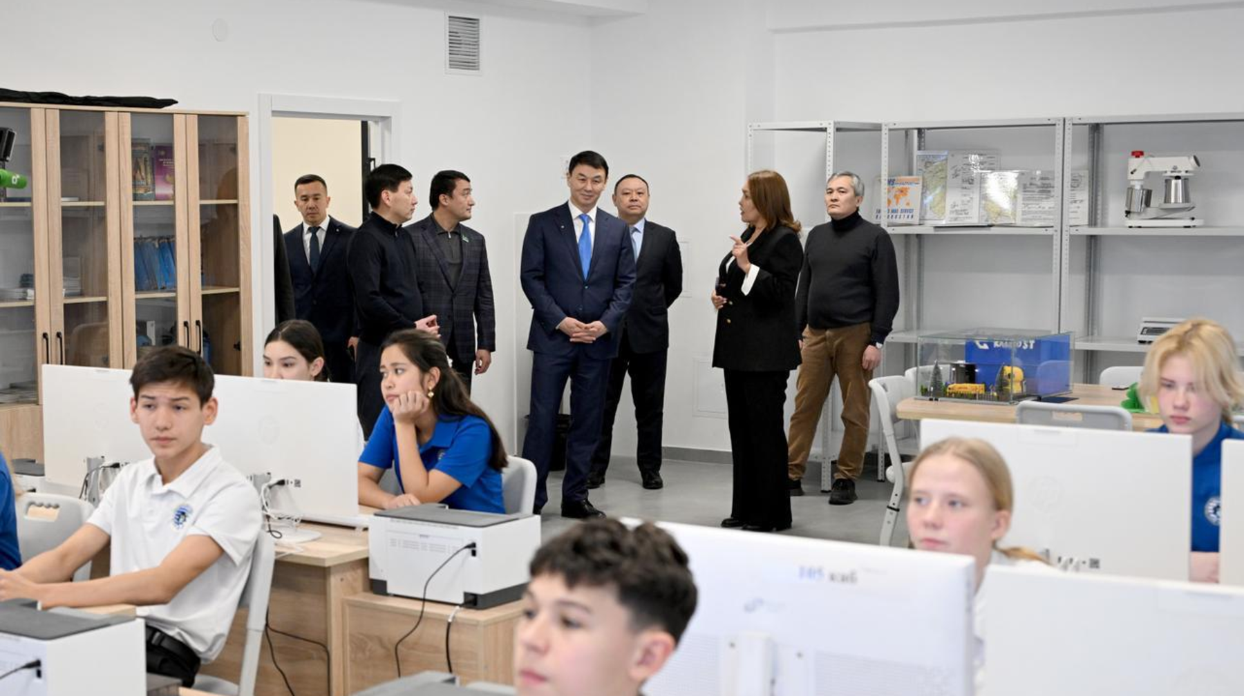 Алматы әкімі телекоммуникация және машина жасау колледжінің жаңартылған ғимаратымен танысты