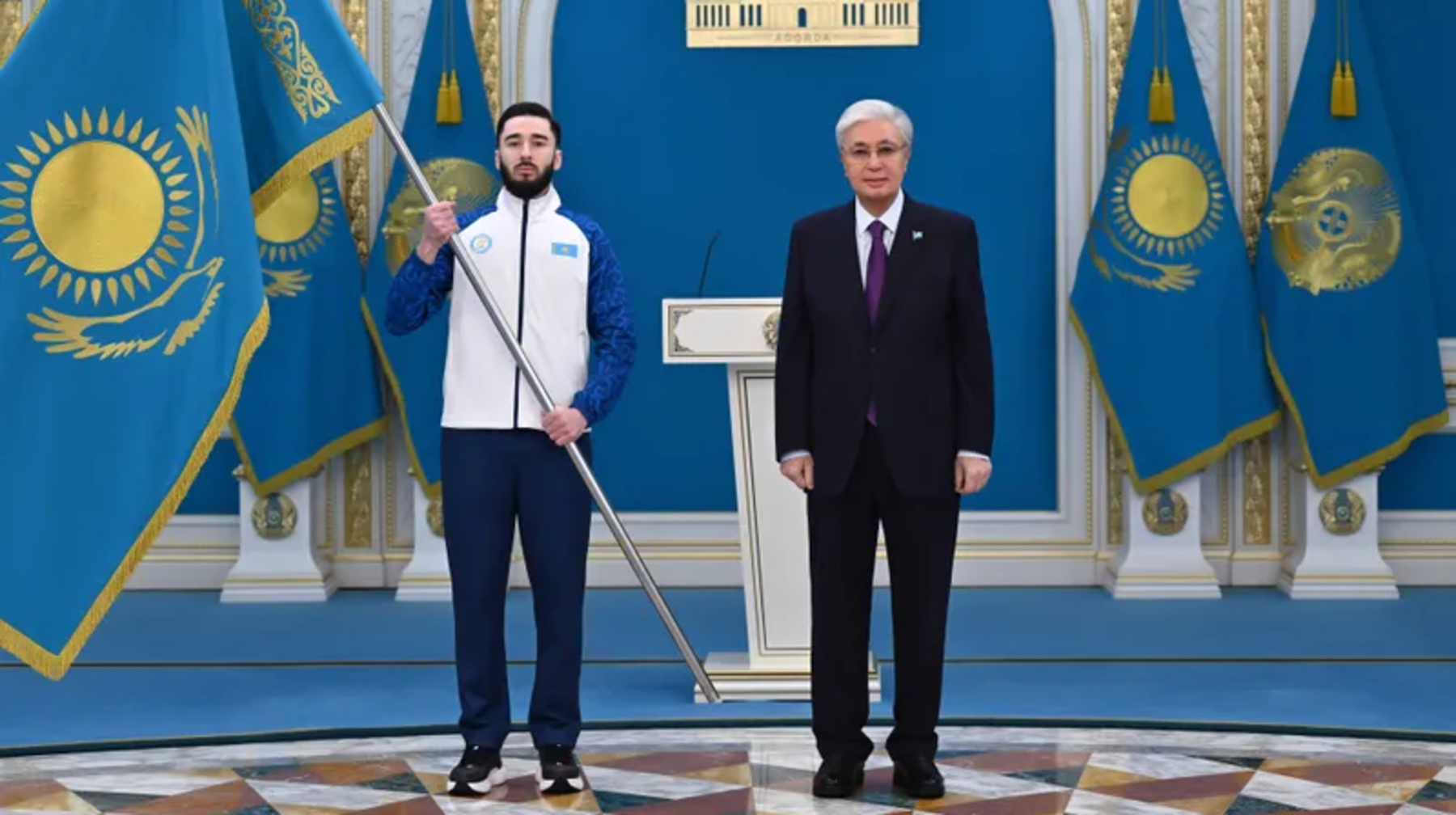 Тоқаев ұлттық құрама мүшелеріне Мемлекеттік туды тапсырды