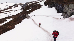 Алматы тауларында аяғын сындырып алған 59 жастағы альпинист құтқарылды