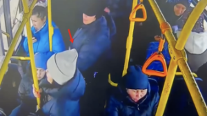 Алматыда  қоғамдық көлікте ұрлық жасады деген күдікпен әйел адам ұсталды