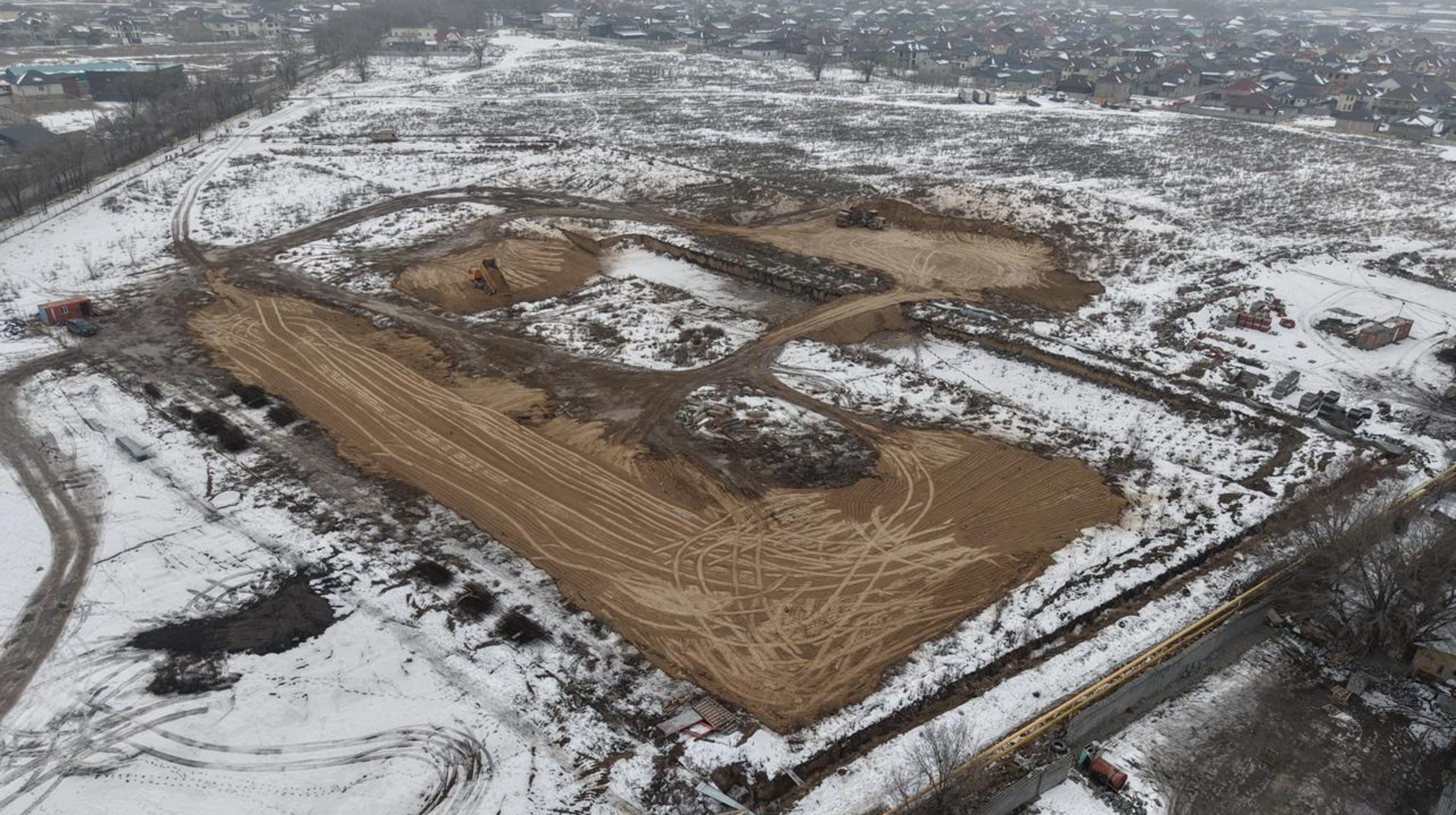 Алматыда заңсыз салынған тұрғын үй кешенін бұзу басталды