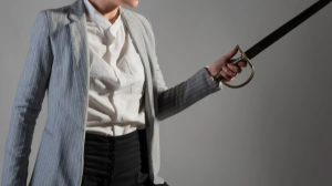 "Қылыштап тастаған". Ақтөбеде 60 жастағы әйел ер адамды өлтірді деген күдікке ілінді