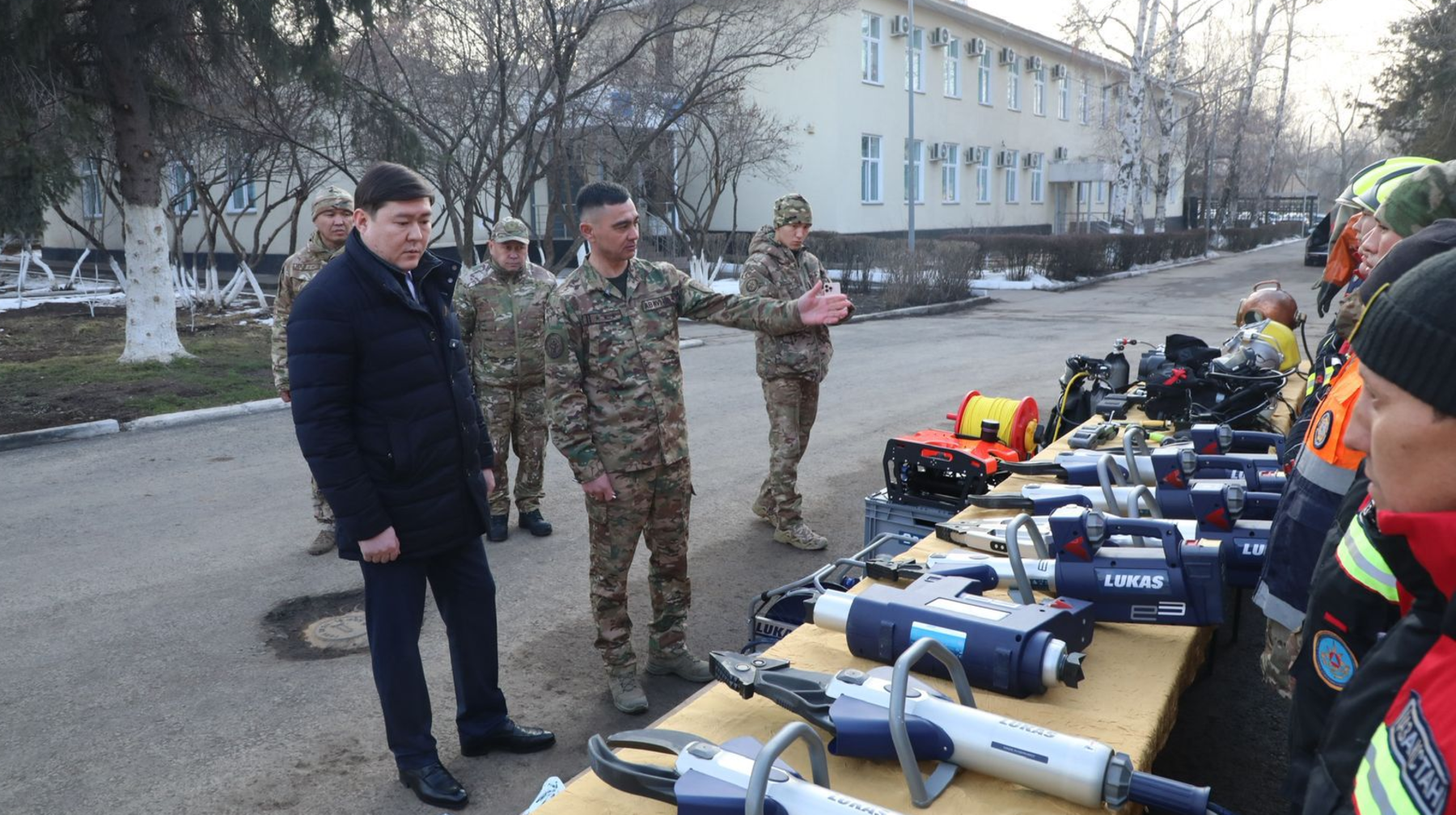 Алмасхан Сматлаев Алматыдағы төтенше жағдайларға ден қою жүйесін жаңғырту барысымен танысты