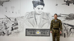 Теңіз жаяу әскерінің матросы Қазақстан тарихының батырлары туралы сурет салып, жұртты таңғалдырды