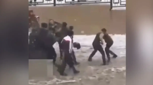 Шымкентте көшеде жаппай төбелес болып, 3 адам қамалды