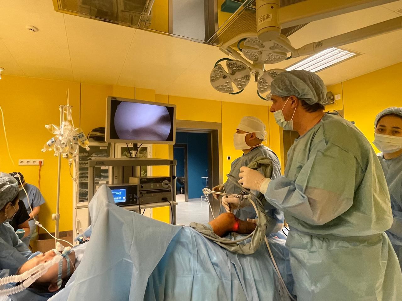 Алматының Балаларға шұғыл медициналық көмек көрсету орталығында 8 бірегей артроскопиялық ота жасалды