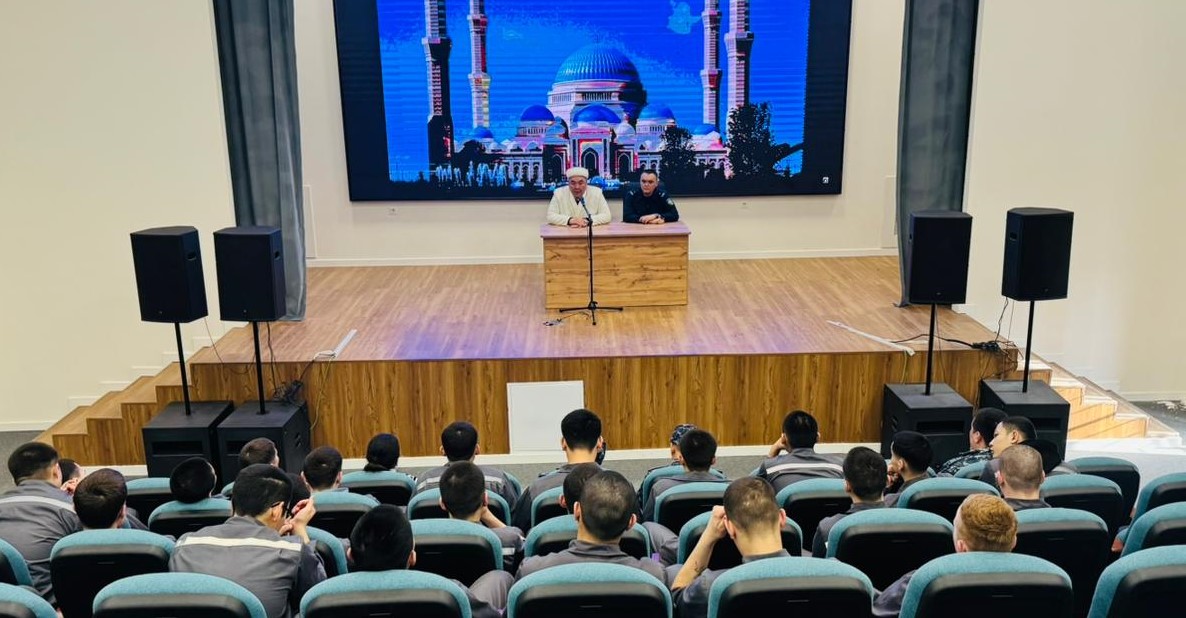 Алматының имамы колония жастарын теріс діни ағымдардың жетегінде кетпеуге шақырды 