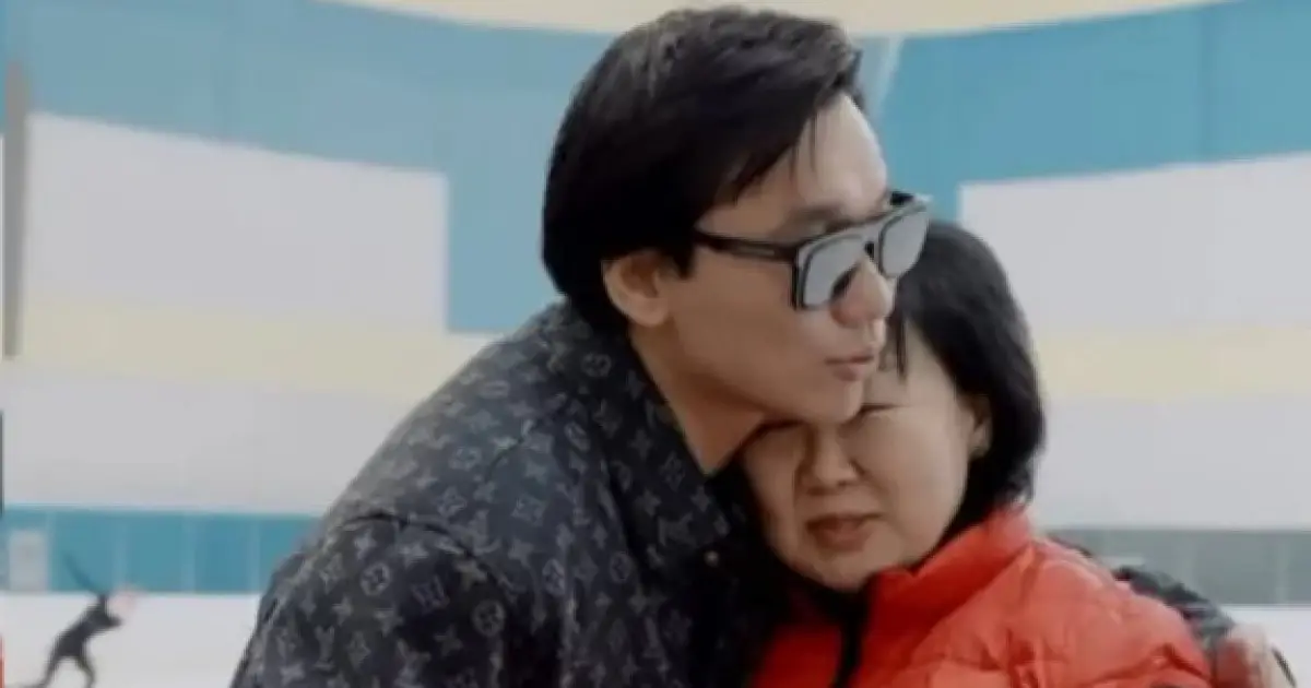 Қайрат Нұртас Денис Теннің анасына құрмет көрсетті