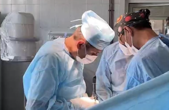 Алматыда дәрігерлер жол апатына ұшыраған науқасты аяғына тұрғызды