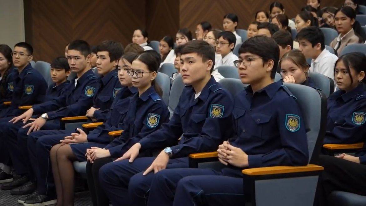 Алматыда «Жас сақшы» полиция сыныбына экстремизмнің алдын алу тақырыбында дәріс өтті