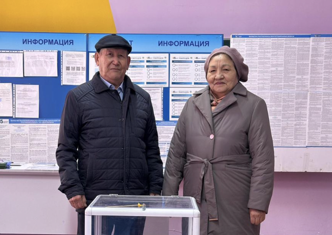 Алматыдағы теміржолшылар әулеті референдумда дауыс берді