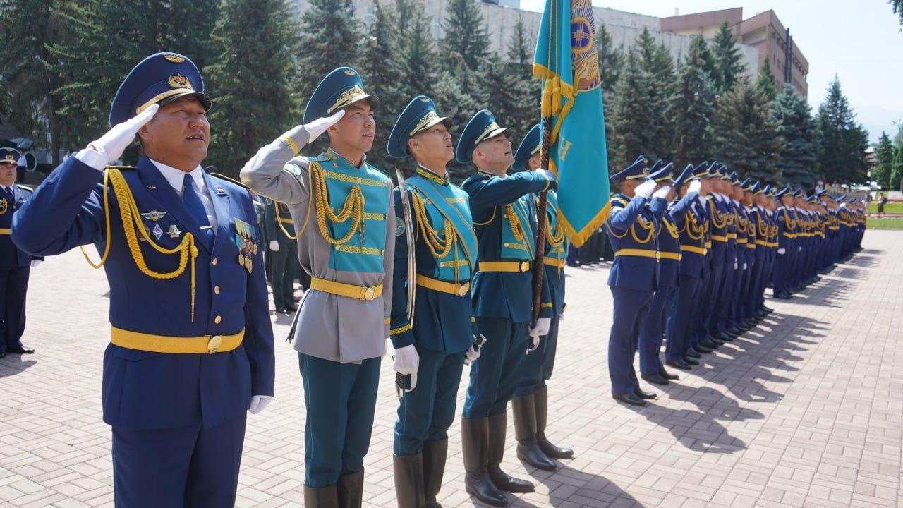 Алматыда әскери институт 25-ші мерейтойлық түлектерін қанат қақтырды