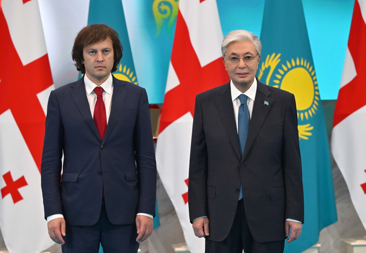 Қасым-Жомарт Тоқаев пен Ираклий Кобахидзе шағын құрамда келіссөз жүргізді