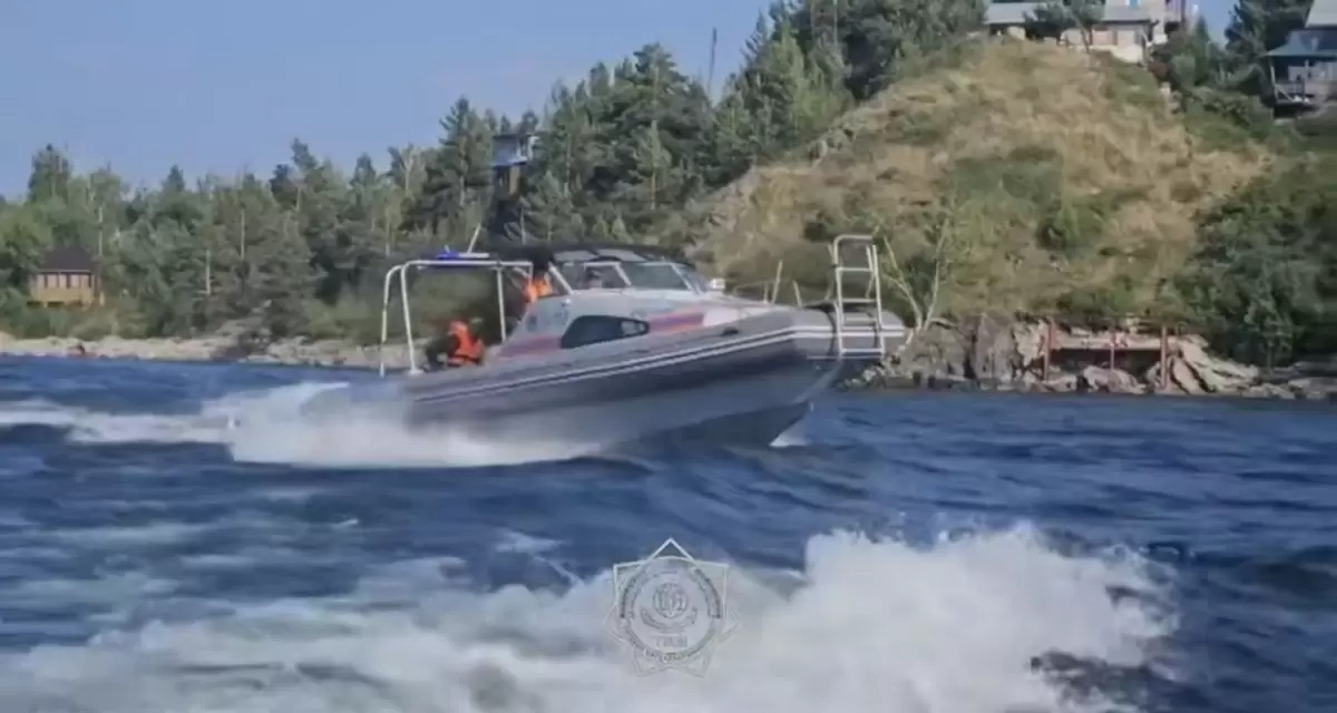 Алакөл көлінде құтқарушылар бір отбасының тоғыз мүшесін эвакуациялады