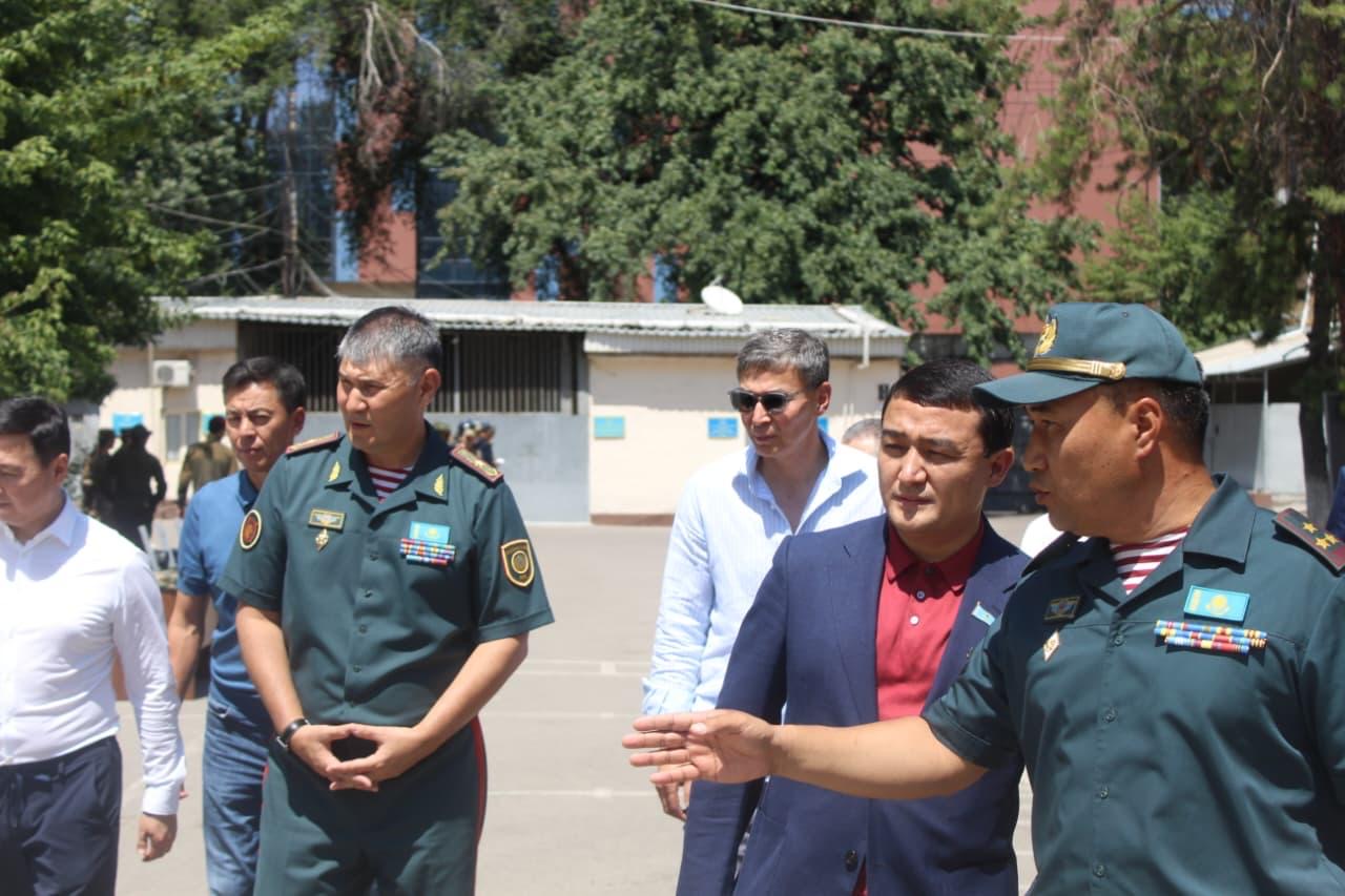 Алматы қаласы мәслихатының депутаттары Ұлттық ұланның қызметімен танысты