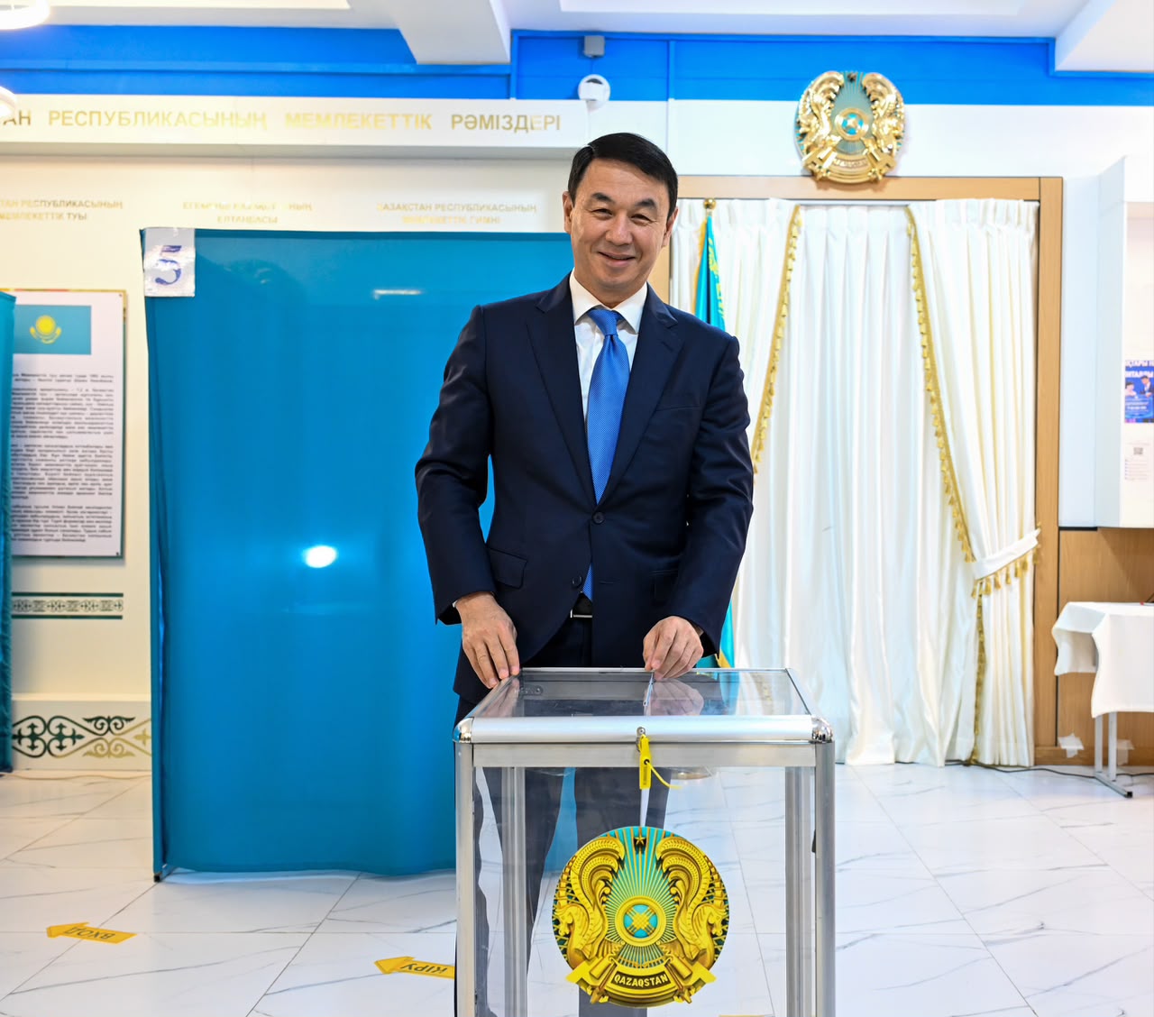 Алматы әкімі Құрылтай сайлауында дауыс берді