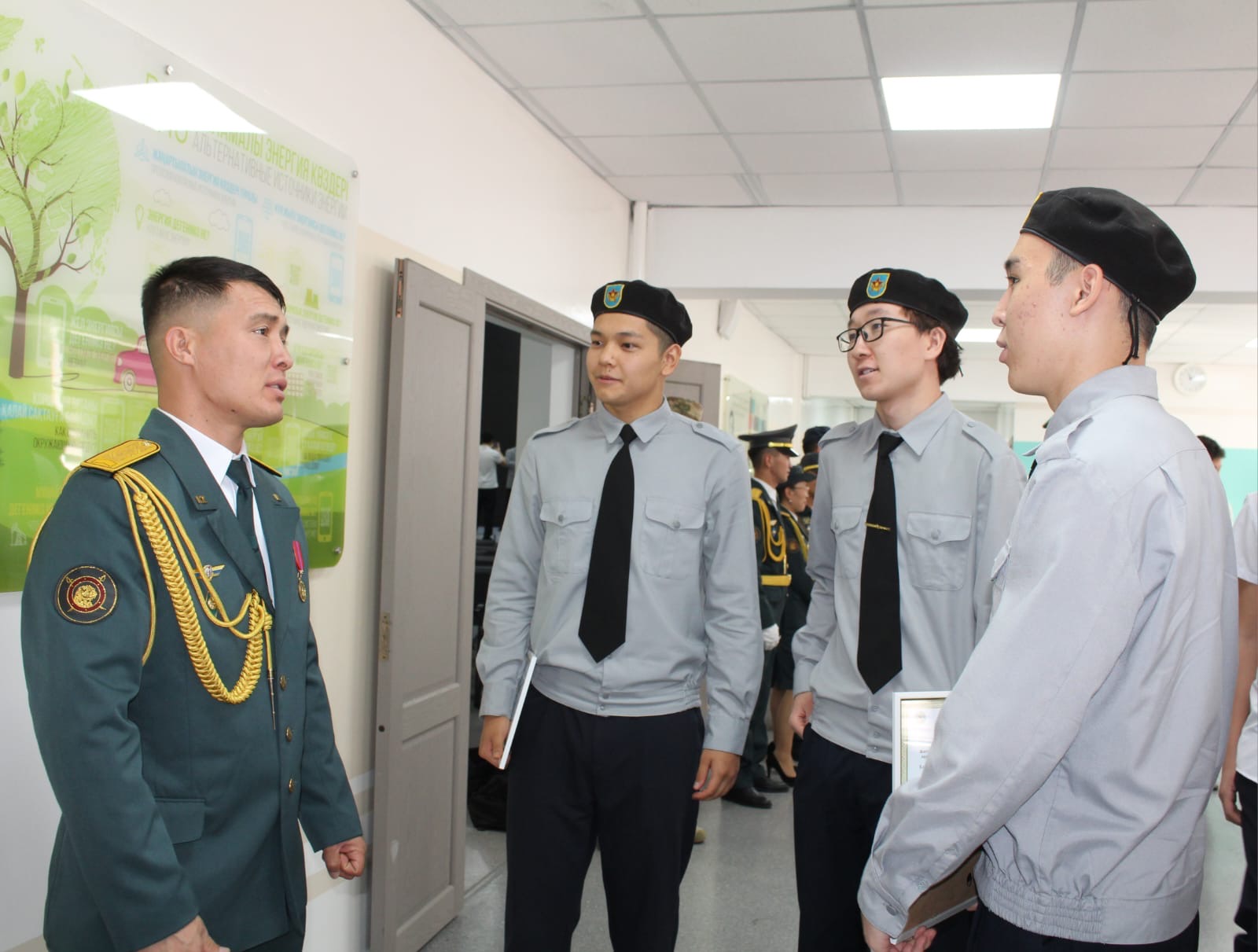 Ерлік сабағы: Ұлттық ұланның «Оңтүстік» өңірлік қолбасшылығы оқушылармен кездесті