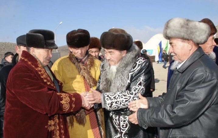 Сәлем – сөздің анасы: Қоғамдағы жаңа амандасу әдебі қандай болуы керек?